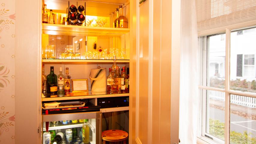 18%2DCaptain%20Morse%20House%2DBack%20Bar%20comes%20stocked%2DIMG%5F8580%2Ejpeg