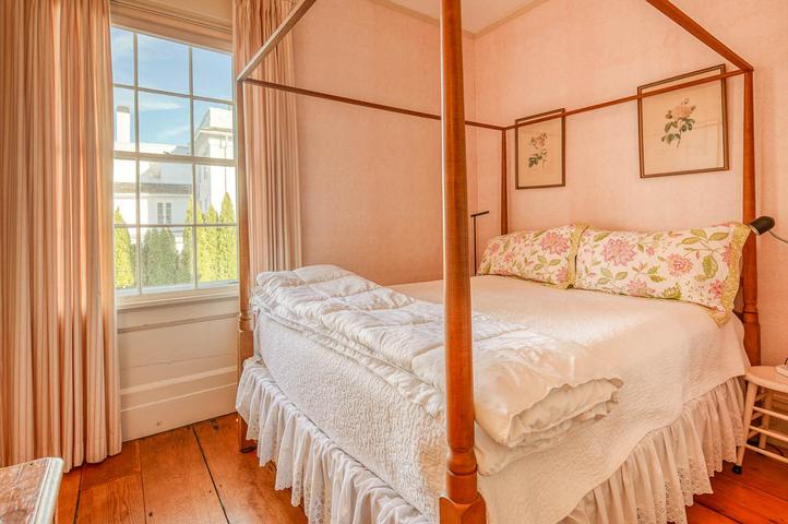 23%2DCaptain%20Morse%20House%202nd%20Floor%2D%2DCaptain%20Morse%20House%2D410%2Ejpeg