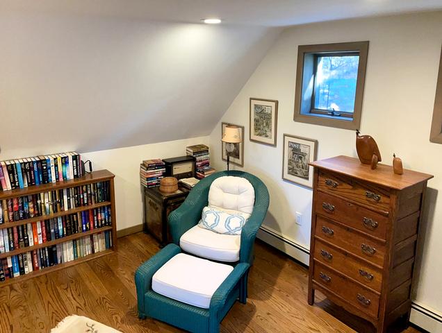 24%20a%20office%20in%20primary%20suite%2Ejpg