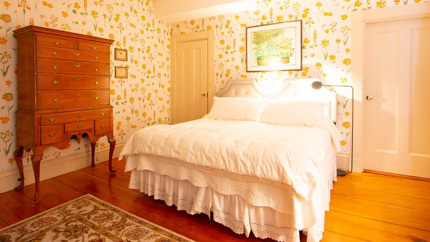 24%2DCaptain%20Morse%20House%2DKing%20size%20bed%20or%20two%20twins%20%28extra%20long%29%20Middle%20Bedroom%204%2DIMG%5F7894%2Ejpeg