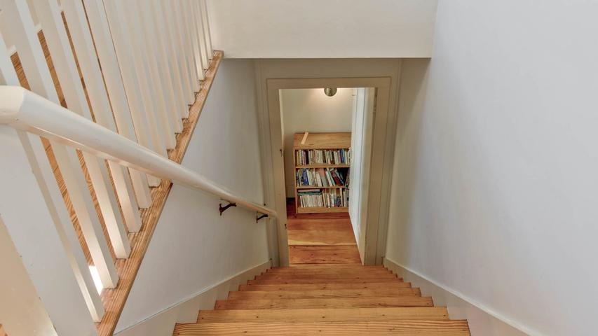 30%2DCaptain%20Morse%20House%203rd%20Floor%2DBack%20Stairs%2D108%5FLg%2Ejpeg