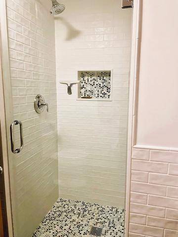 32%20shared%20guest%20bath%2Ejpg