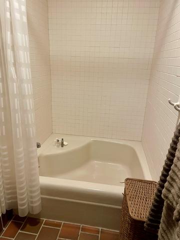 43%20bath%20in%20family%20room%2Ejpg