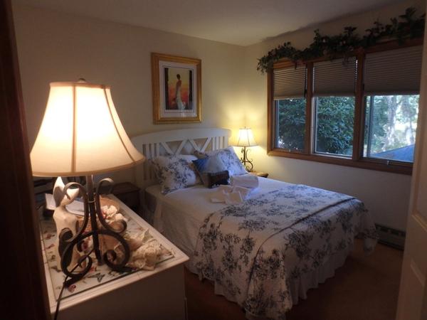 CastellBedroom2%28%2Ejpg
