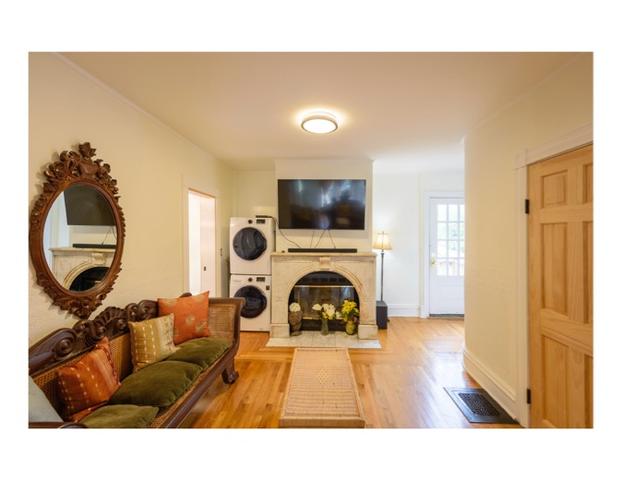 Family%20Room%20Fireplace%20and%20Flatscreen%2DPOST%2034%2Ejpg%2Ejpg