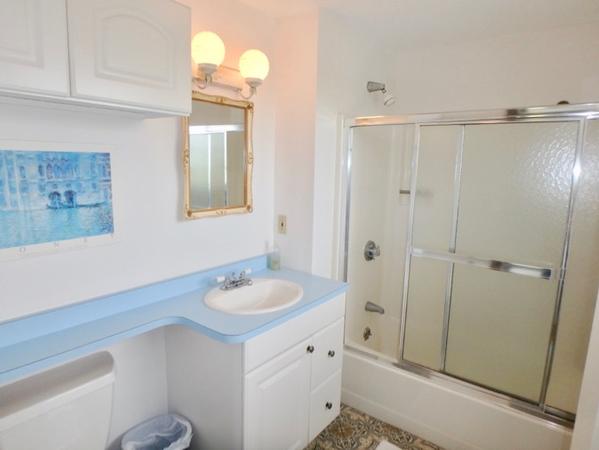 PikorQueenUpEnSuite%2Ejpg
