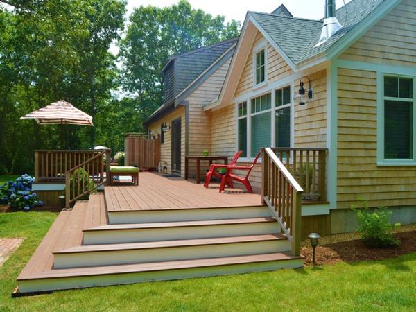 Valis%2C%20deck%20and%20patio%2Ejpg