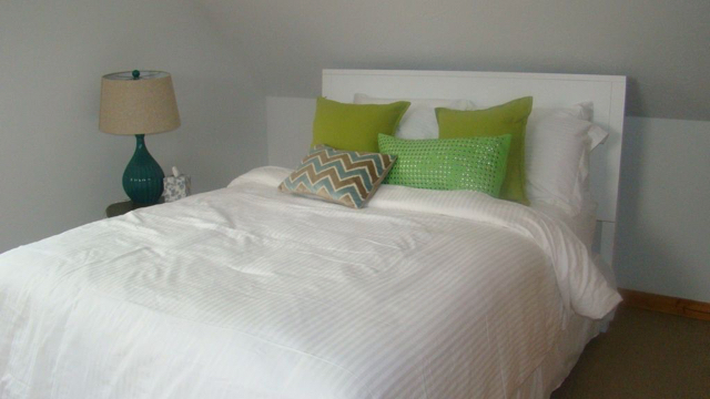 Valis%2C%20queen%20bedroom%203%2Ejpg