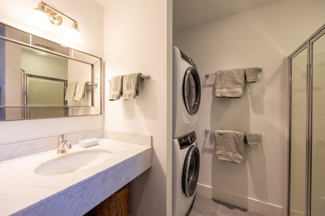bart%20guest%20shower%2Ejpg