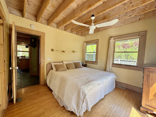 birge%20white%20bed%202%2Ejpeg