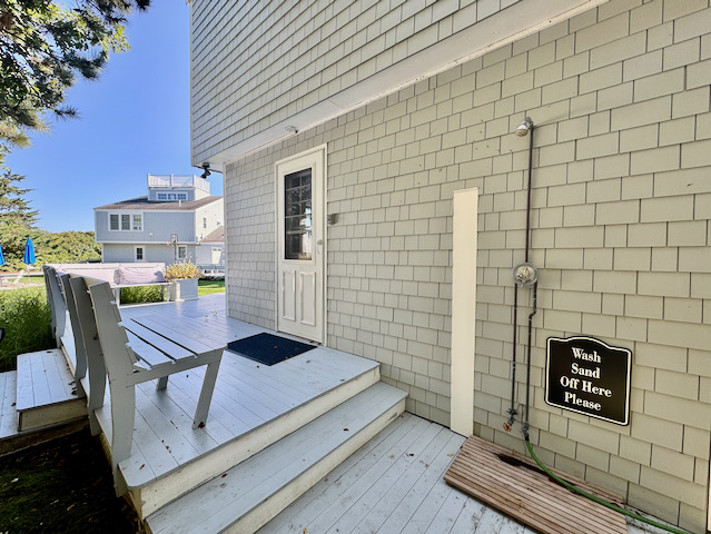 fal%20guest%20house%20outdoor%20shower%20rinse%2Ejpeg