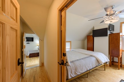 foreman%20foreman%20private%20hallway%20to%20bedroom%20three%20and%20four%2Ejpg