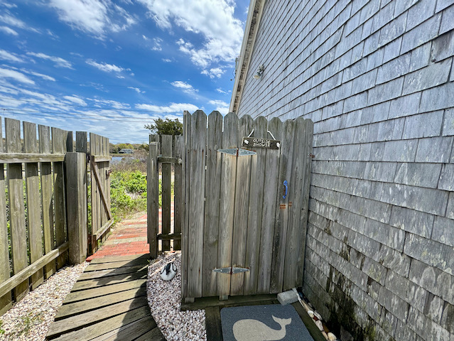 ginn%20outdoor%20shower%2Ejpeg