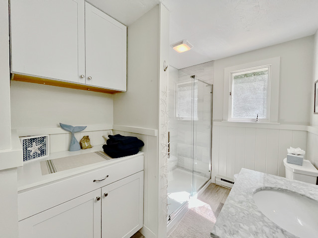 gittzus%20shower%20and%20storage%20down%2Ejpeg