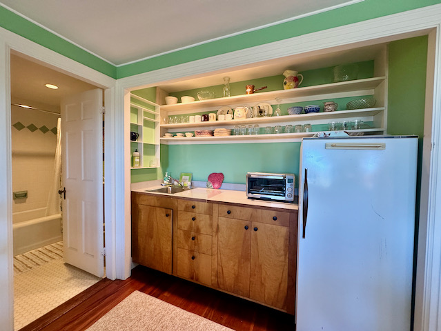 guest%20house%20kitchenette%2Ejpeg