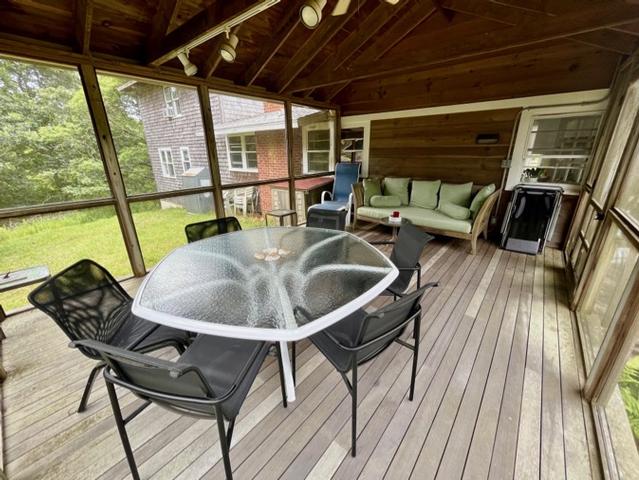 hal%20porch%2Ejpg