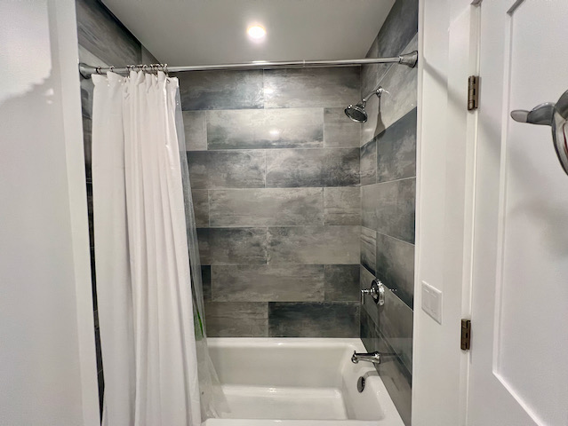 jan%20shared%20shower%20and%20bath%20down%2Ejpeg