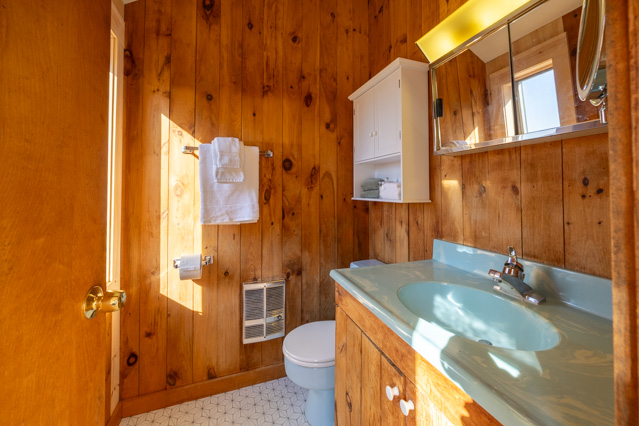 kad%20half%20bath%20off%20queen%2Ejpg