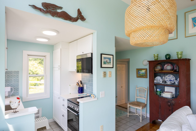 kwauk%20kitchen%20to%20front%20entry%2Ejpg