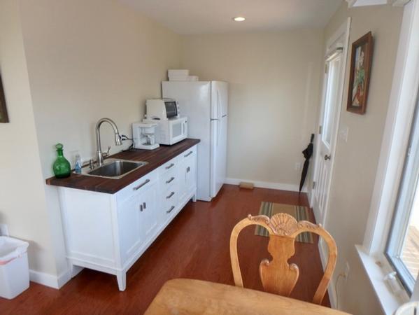 lamp%20guest%20kitchenette%2Ejpg