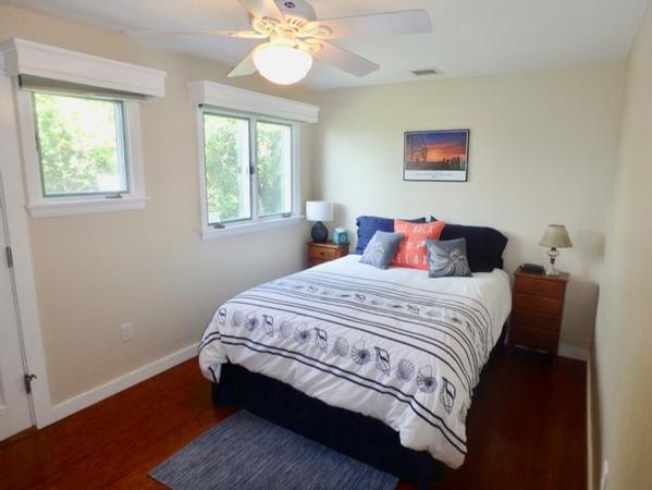 lamp%20guest%20queen%2Ejpg