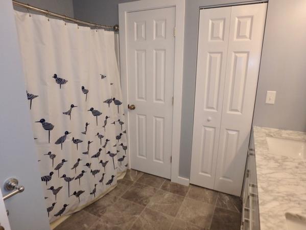 lamp%20guest%20shower%20n%20tub%2Ejpg