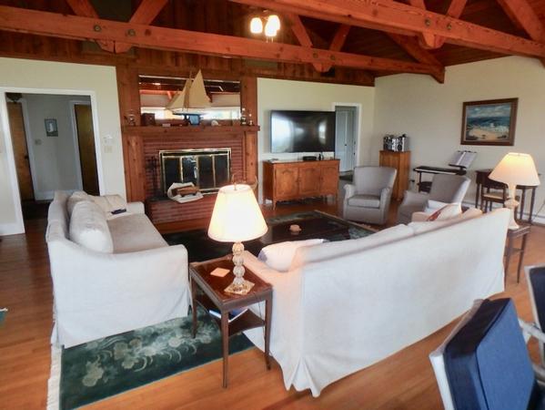 lamp%20house%20living%20and%20t%2Ev%2E%2Ejpg