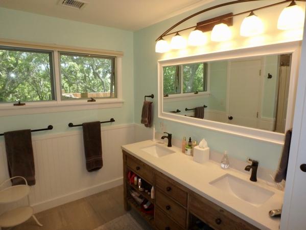 lamp%20master%20bath%20at%2078%2Ejpg