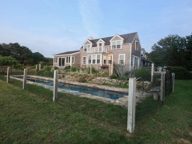 lil%20house%20and%20pool%2Ejpg