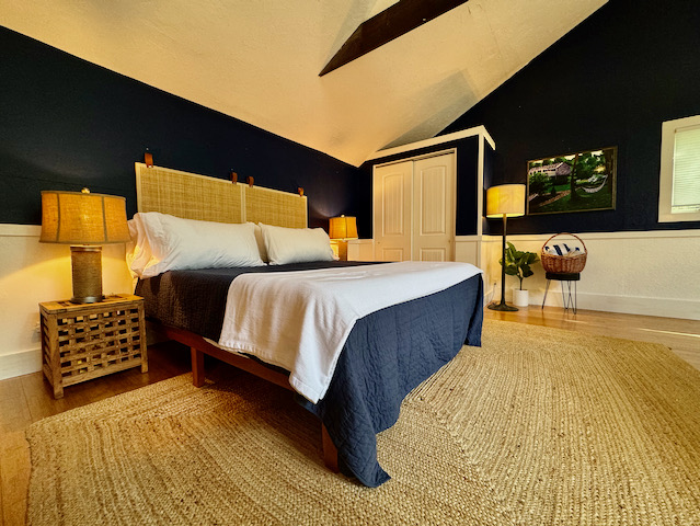mark%20main%20bed%20down%20with%20ensuite%20jnj%2Ejpeg
