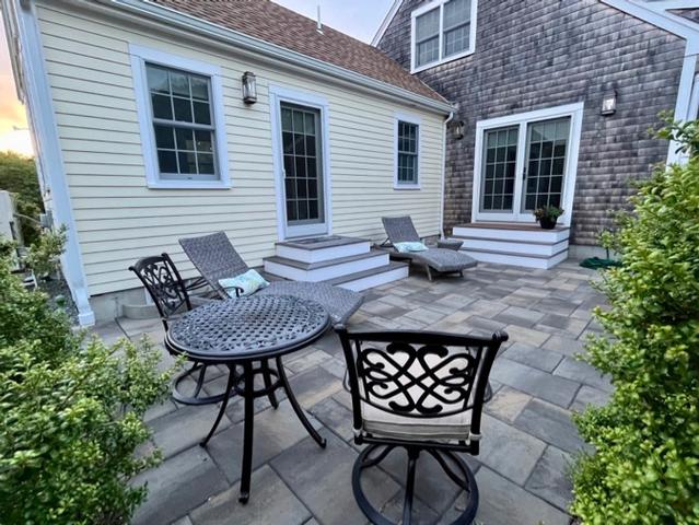 mayhew%20bed%20patio%2Ejpg