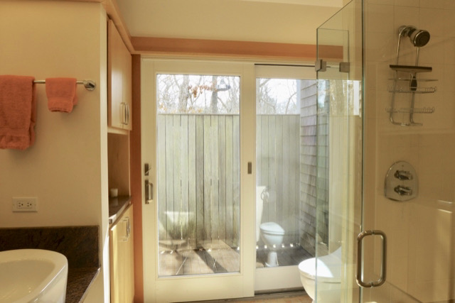 mop%20outside%20shower%2Ejpeg