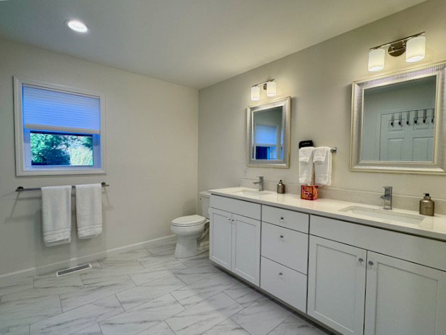 niv%20double%20vanity%20down%2Ejpeg