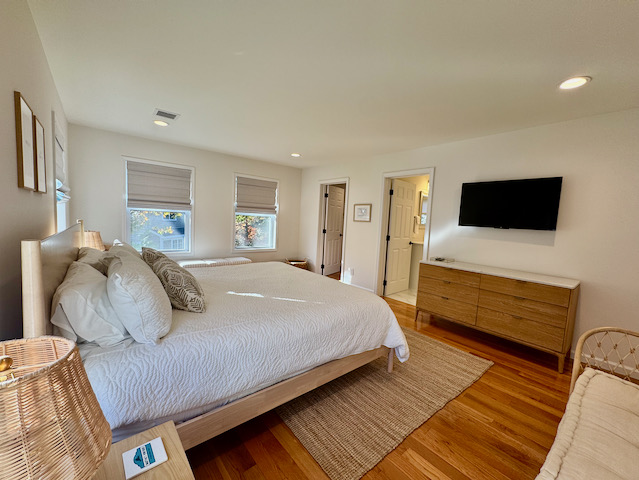 niv%20queen%20up%202%2Ejpeg