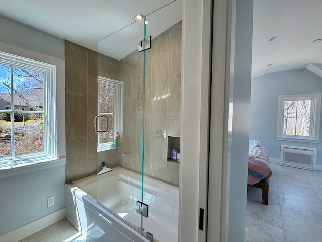 rob%20king%20up%20ensuite%20bath%2Ejpeg