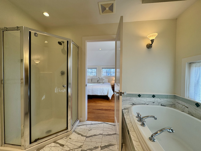 sau%20ensuite%20bath%20up%202%2Ejpeg