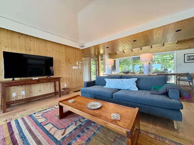 sch%20new%20couch%2Ejpeg